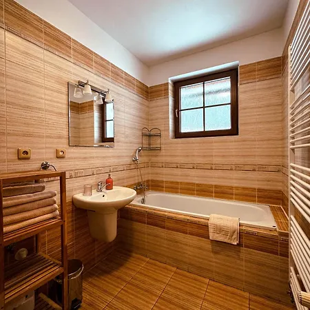 Kolb Apartment *